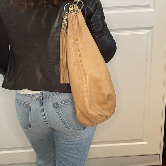 Hobo bag in the perfect fall color! - Picture 7 of 10